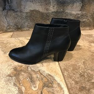 Vionic Leather Zip Ankle Boot 2.5” Heel